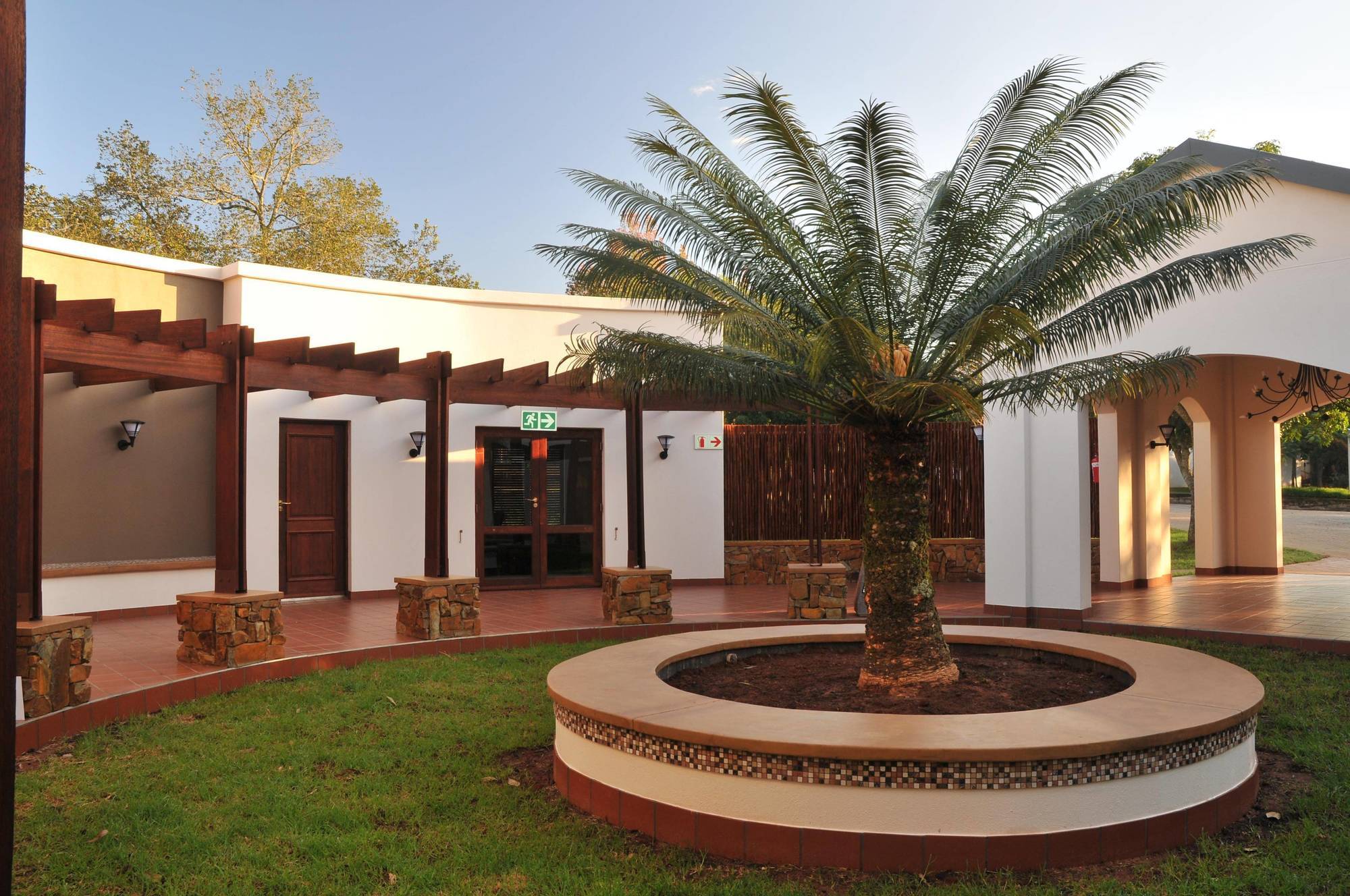 Protea Hotel Winkler White River Esterno foto